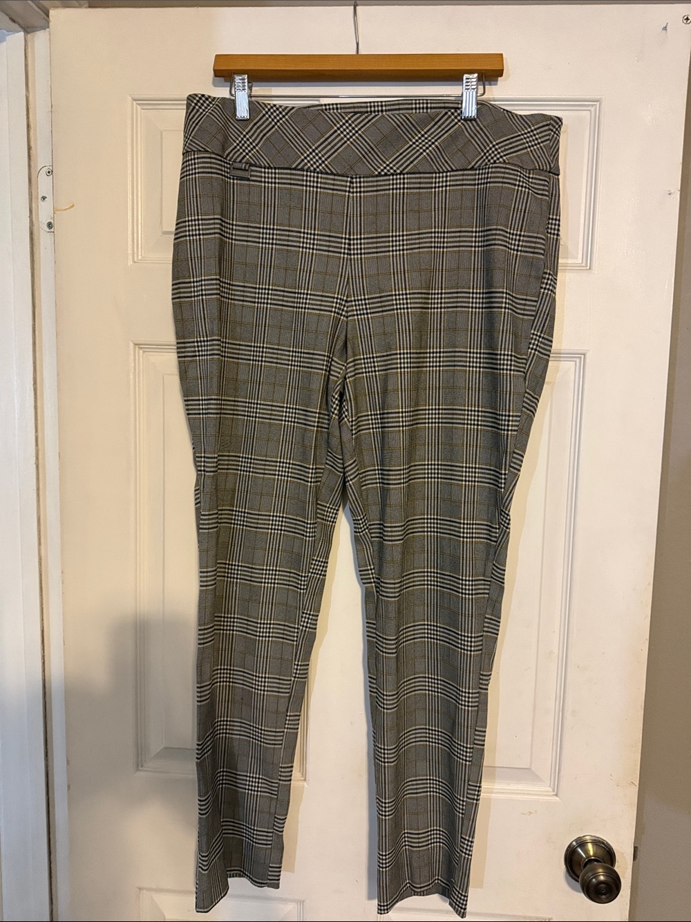 Peck & Peck Gray Plaid Straight Leg Pants
